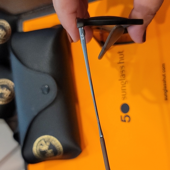 Ray-Ban Erika RB4171 Matte Tortoise Sunglasses with case - Picture 4 of 4